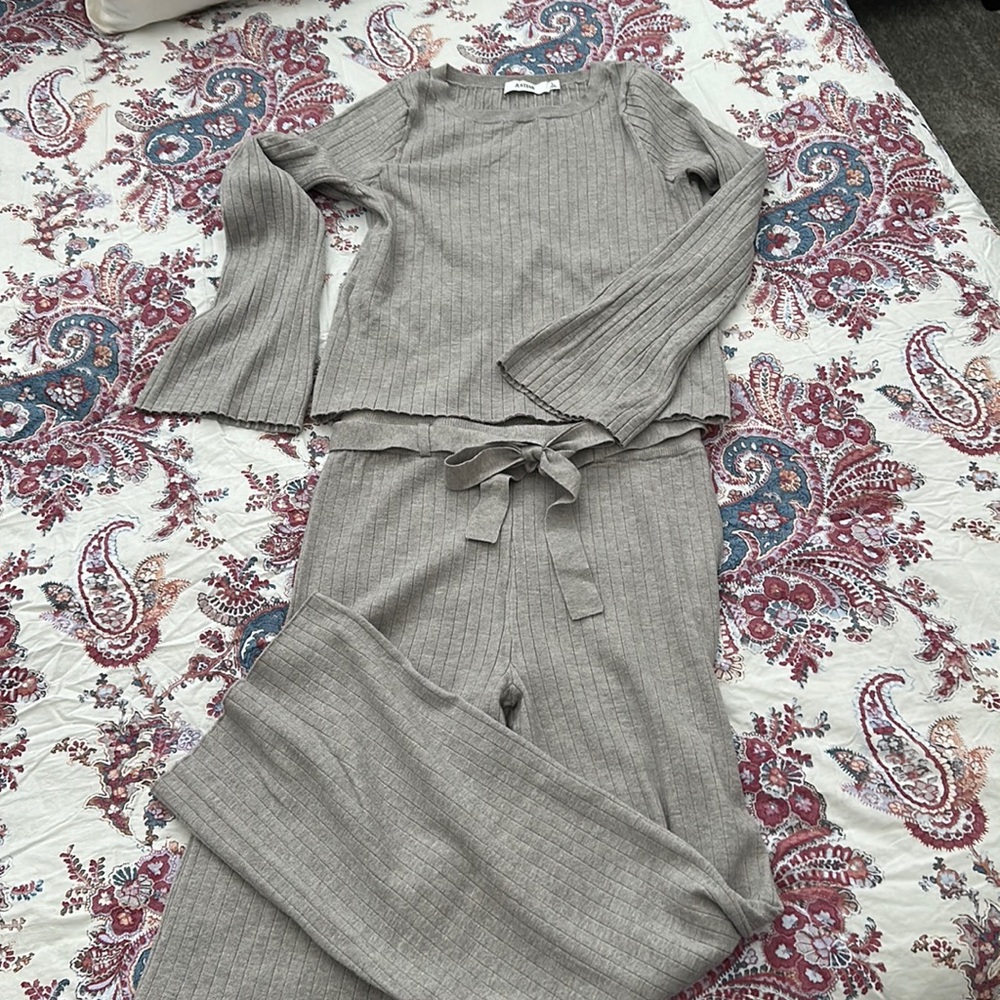 Just Fab gray top from lounge set. Pants sold separately.